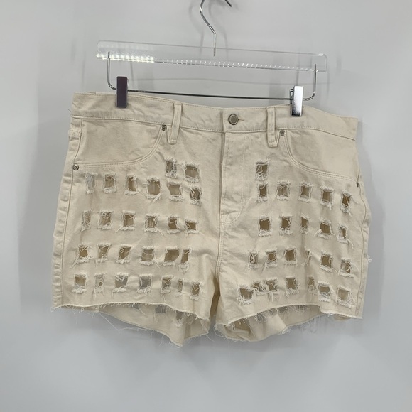 Good American 90's cut-off denim cut-out frayed shorts bone cream square 14 32 - Picture 1 of 4